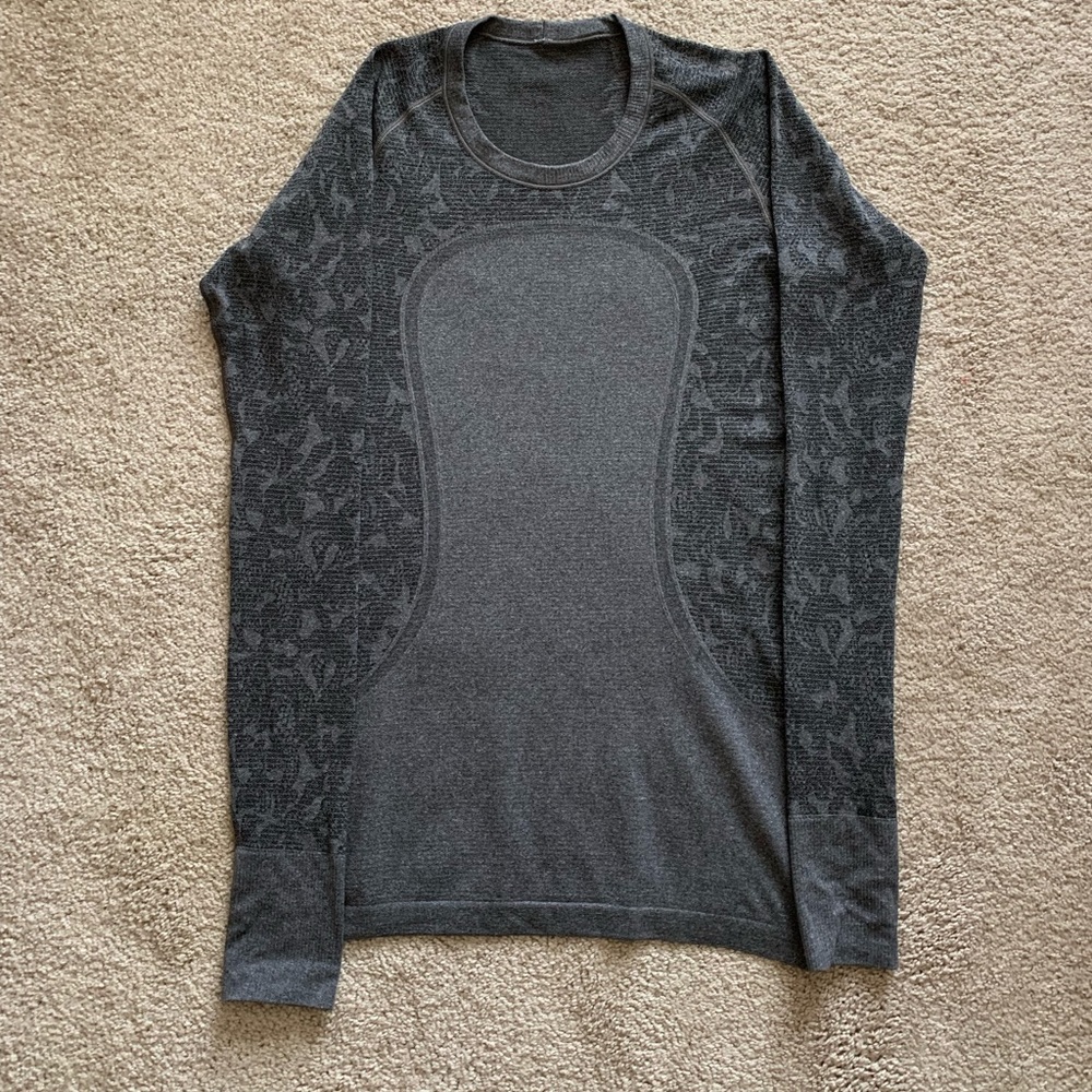 Women’s Lululemon Swiftly Tech Long Sleeve Crew.